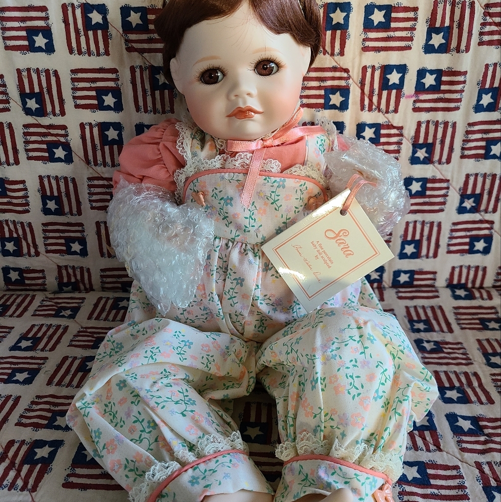 "Sara" 1990 Heritage Collection Porcelain doll by The Hamilton collection